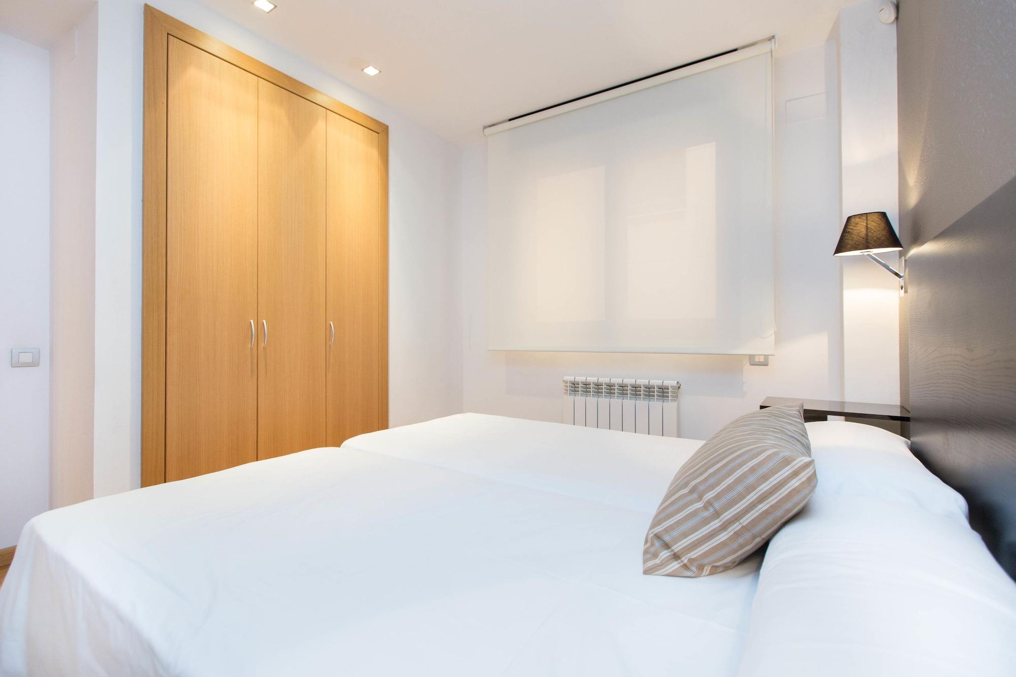 Ainb Sagrada Familia Apartments Barcelona Exterior photo